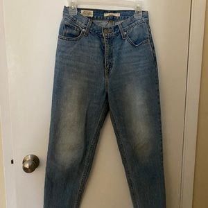 Levi’s mom jean